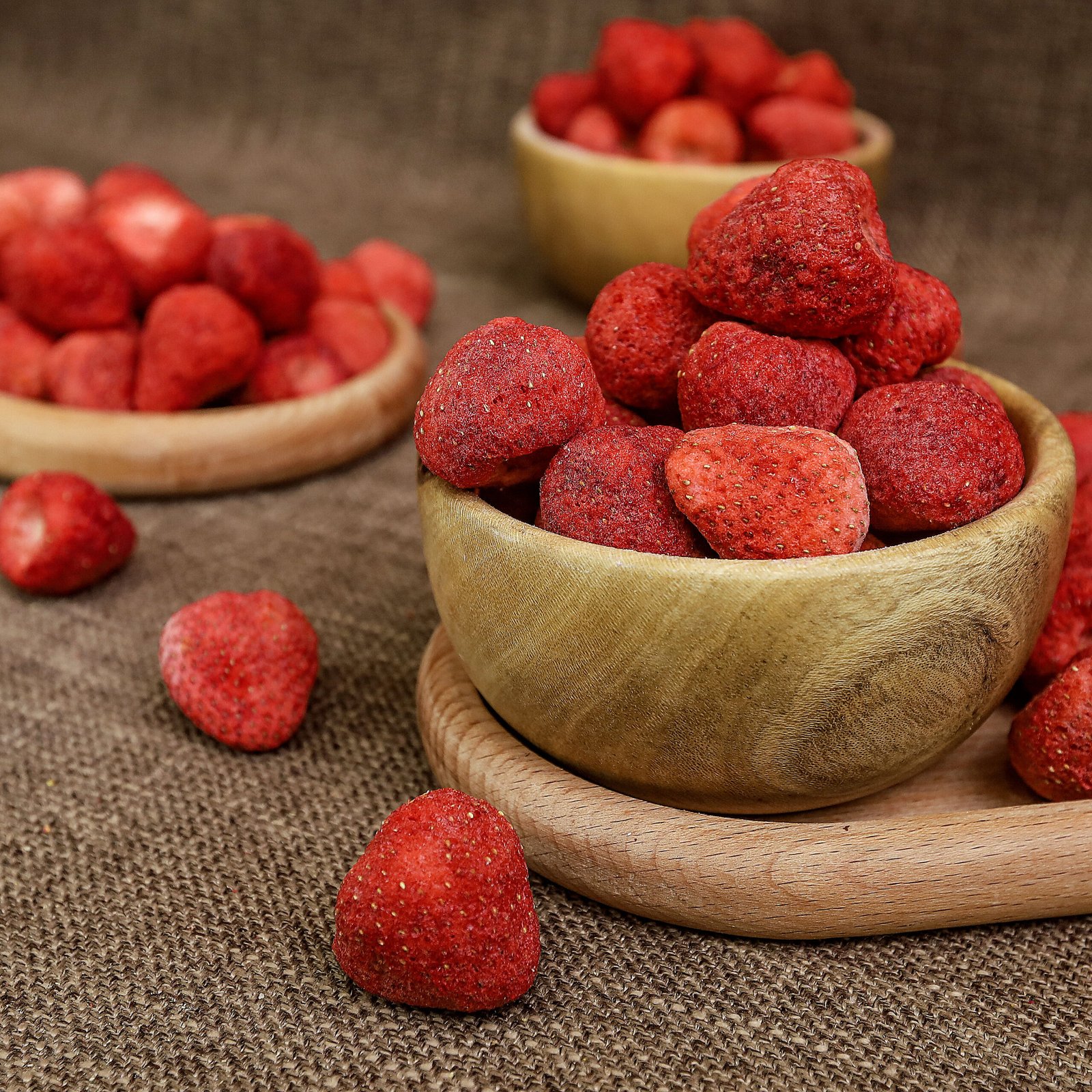 حبات الفراولة الطبيعي المقرمشة حبه كاملة بدون سكر